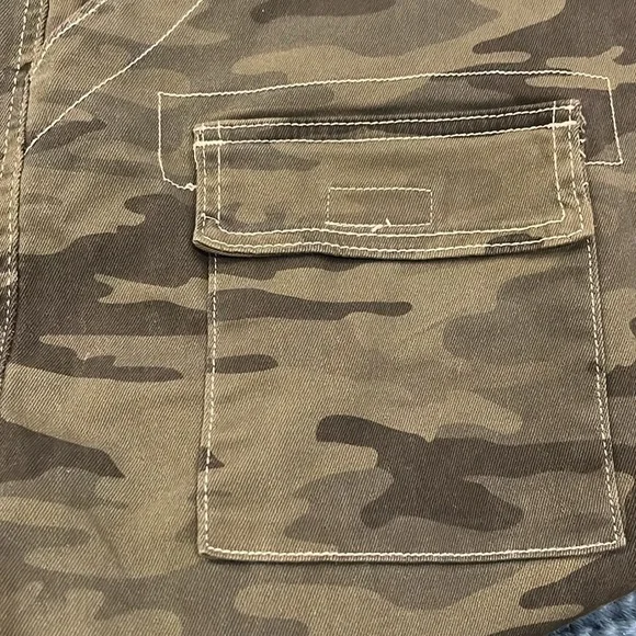 NWT DISCLOSURE BAGGY CARGO CAMO PANTS💚💚 - Picture 4 of 14